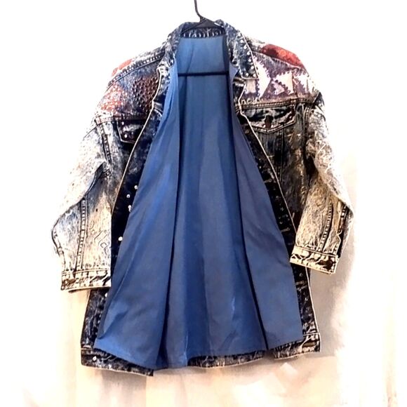 Vintage Jordache Acid Wash Upcycled Travel Theme Rhinestone Jean Jacket Size M - Picture 10 of 10